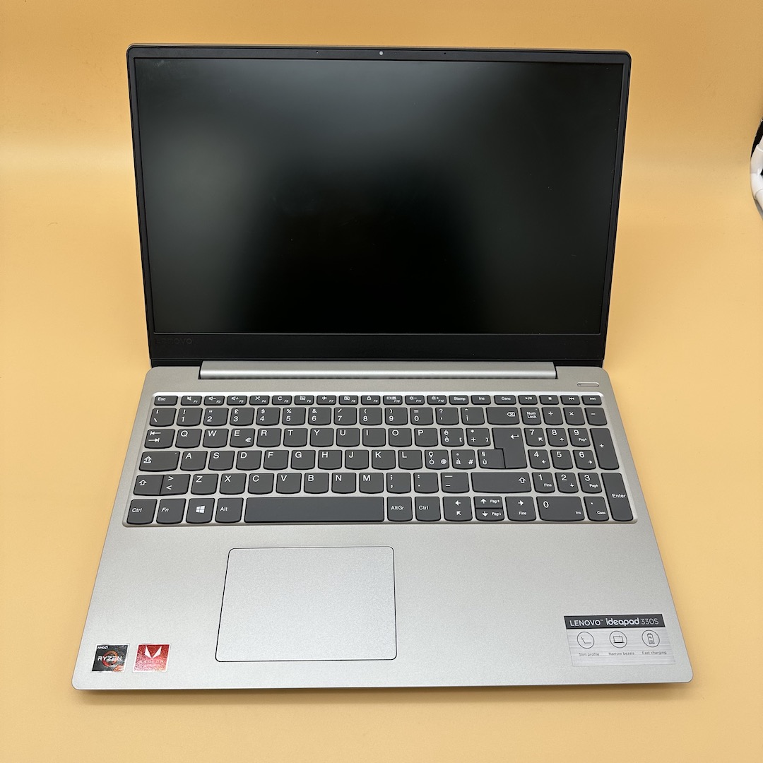 Lenovo IdeaPad 330s 15" Ricondizionato (AMD Ryzen 3, 8GB, 256GB SSD) - Windows 10 - Buono - immagine 2