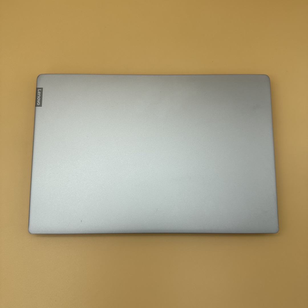 Lenovo IdeaPad 330s 15" Ricondizionato (AMD Ryzen 3, 8GB, 256GB SSD) - Windows 10 - Buono - immagine 4